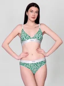 Spiaty <p>Green lingerie set<br>Green printed bra, has non-wired and lightly-padded cups, regular