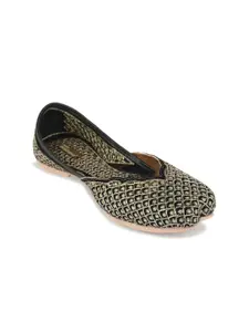 DESI COLOUR Embellished Round Toe Mojaris