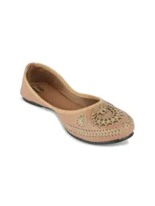 DESI COLOUR Embellished Round Toe Mojaris