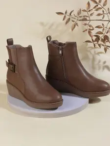 Metro Women Textured Round Toe Block Heeled Chelsea Boots