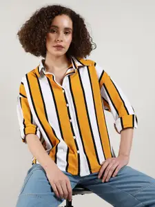 Campus Sutra Relaxed Fit Vertical Striped Casual Shirt