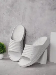 The Roadster Lifestyle Co. Men Self Design Sliders