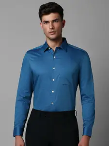 Louis Philippe Spread Collar Slim Fit Cotton Formal Shirt