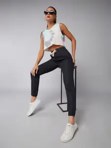 DOLCE CRUDO Women Lightweight Regular Length Mid Rise Clean Look Regular Fit Denim Joggers