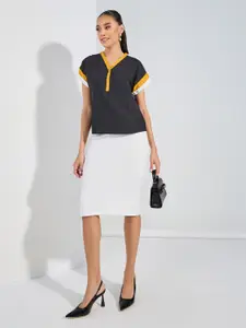 Styli Extended Sleeve Varsity V-Neck Top