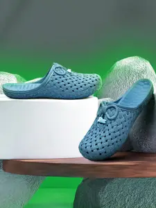 Solethreads Women Self Design Sliders