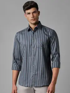 Louis Philippe Sport Slim Fit Vertical Stripes Pure Cotton Casual Shirt