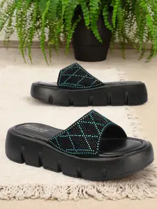 madam glorious Women Embellished Flatform Heel Sandals