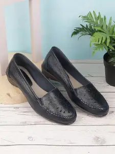 Metro Women Textured Leather Ballerinas Round Toe Flats