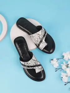 Mochi Women Textured One Toe Flats