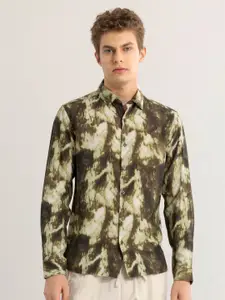 Snitch Men Straight Skinny Fit Opaque Printed Casual Shirt