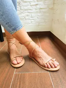 THE MADRAS TRUNK Women Solid One Toe Gladiators