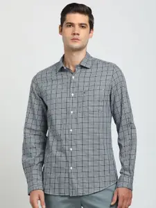 Turtle Men Relaxed Slim Fit Opaque Checked Casual Shirt