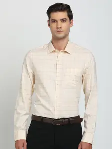 Turtle Men Classic Slim Fit Opaque Checked Formal Shirt