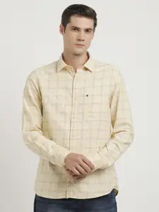 Turtle Men Relaxed Slim Fit Opaque Checked Casual Shirt
