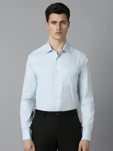 Louis Philippe Spread Collar Long Sleeves Regular Fit Cotton Checked Formal Shirt