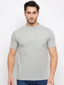 Duke Men Solid Henly Neck Pockets T-shirt