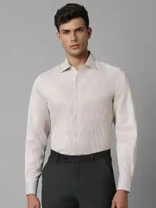 Louis Philippe Men Solid Spread Collar Formal Shirt