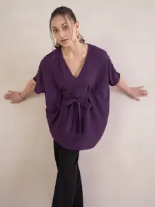 FEMMELLA Solid V-Neck Top