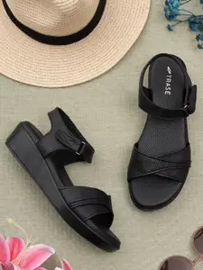 TRASE Textured Wedge with Buckles