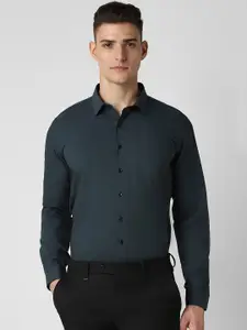 Van Heusen Men Solid Spread Collar Formal Shirt