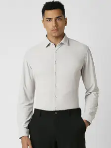 Van Heusen Men Solid Spread Collar Slim Fit Formal Shirt