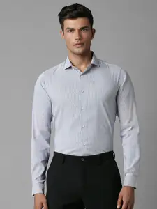 Louis Philippe Sport Men Spread Collar Slim Fit Striped Casual Shirt