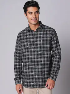 Oxemberg Men Checked Spread Collar Casual Shirt