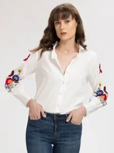 SHAYE Plus Size Smart Women Embroidered Solid Band Collar Casual Shirt