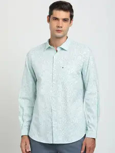 Turtle Men Abstract Printed Spread Collar Casual Shirt