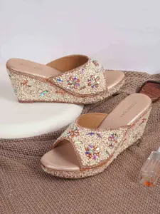 Metro Women Printed Open Toe Flats