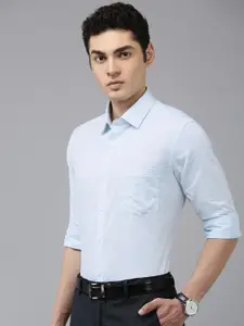 Arrow Pure Cotton Textured Manhattan Slim Fit Opaque Formal Shirt