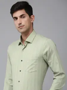 Arrow Pure Cotton Manhattan Slim Fit Opaque Striped Formal Shirt