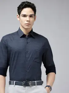 Arrow Pure Cotton Manhattan Slim Fit Geometric Printed Formal Shirt