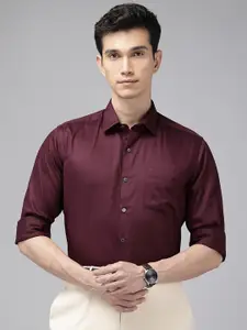 Arrow Pure Cotton Self-Design Textured Manhattan Slim Fit Formal Shirt