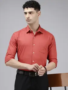 Arrow Pure Cotton Manhattan Slim Fit Self Design Textured Formal Shirt