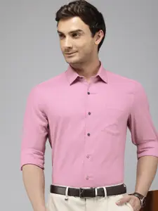 Arrow Pure Cotton Textured Manhattan Slim Fit Opaque Formal Shirt