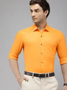 Arrow Pure Cotton Textured Manhattan Slim Fit Opaque Formal Shirt