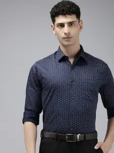 Arrow Pure Cotton Manhattan Slim Fit Geometric Printed Formal Shirt