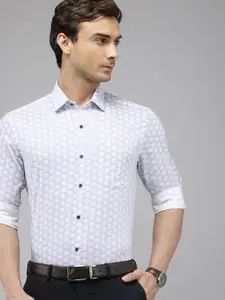 Arrow Manhattan Slim Fit Geometric Printed Cutaway Collar Pure Cotton Formal Shirt