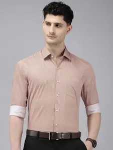 Arrow Manhattan Slim Fit Geometric Printed Cutaway Collar Pure Cotton Formal Shirt