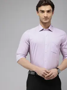 Arrow Pure Cotton Textured Manhattan Slim Fit Opaque Formal Shirt