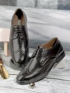 ID Men Textured Round Toe Formal Brogues