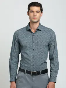 Turtle Men Abstract Printed Spread Collar Formal Shirt