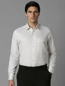 Louis Philippe Men Slim Fit Checked Spread Collar Pure Cotton Formal Shirt