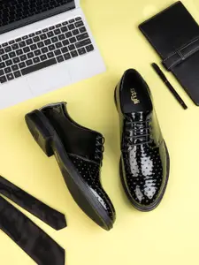 Styli Men Textured Comfort Insole Contrast Sole Lace-Up Derbys