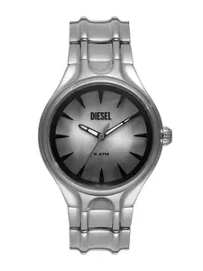 DIESEL Streamline Men Dial & Stainless Steel Bracelet Style Straps Analogue Watch DZ2205