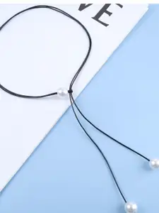 EL REGALO Minimal Pearls Necklace