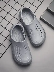 Roadster Men Self Design Croslite Clogs