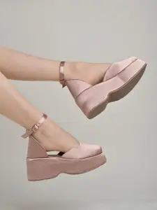 Shoetopia Round Toe Platform Heels